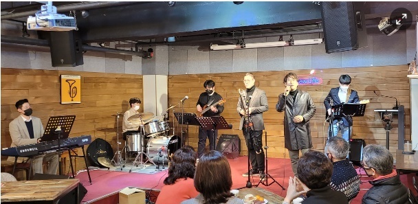 새생명교회 예배와 찬양 모습